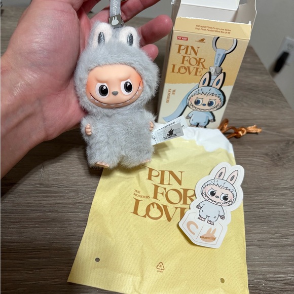 POP MART Labubu V4 The Monsters Pin For Love Alphabet Plush Pendant - Letter C - Picture 1 of 8